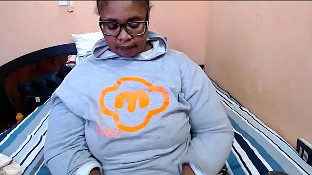 Snapshot of ZOQULUx chatting on June 2026 09:36:01 AM ZOQULUx online show from June 2026 09:36:01 AM