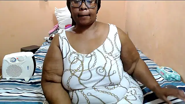 Snapshot of ZOQULUx chatting on July 2026 09:52:02 PM ZOQULUx online show from July 2026 09:52:02 PM