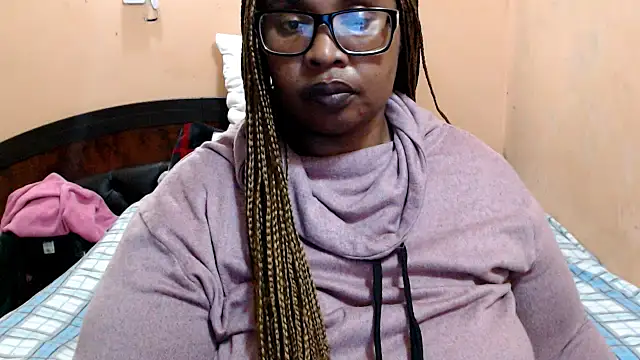 Snapshot of ZOQULUx chatting on June 2026 07:02:02 PM ZOQULUx online show from June 2026 07:02:02 PM