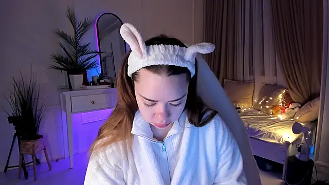 Snapshot of VixenMia chatting on February 2025 03:18:02 AM VixenMia online show from February 2025 03:18:02 AM