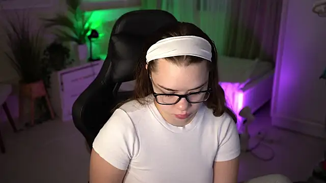 Snapshot of VixenMia chatting on January 2025 04:18:01 AM VixenMia online show from January 2025 04:18:01 AM