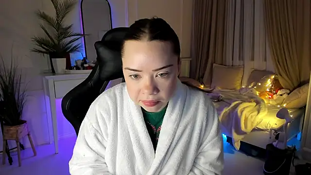Snapshot of VixenMia chatting on February 2025 03:25:01 AM VixenMia online show from February 2025 03:25:01 AM
