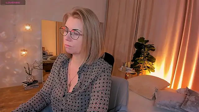 Annie Light online show from April 2026 06:53:02 AM