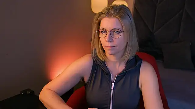 Annie Light online show from November 2025 01:55:02 PM