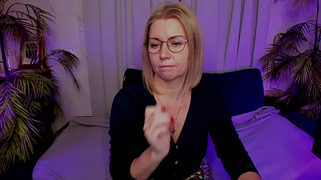 Annie Light online show from November 2025 05:45:02 AM