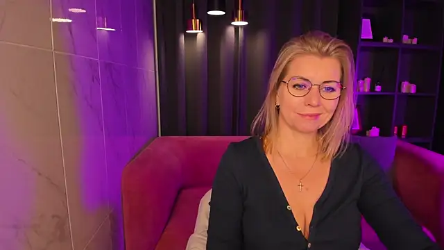 Annie Light online show from March 2025 09:04:02 AM