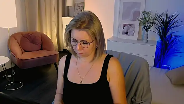 Annie Light online show from October 2025 06:03:02 AM