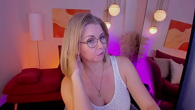 Annie Light online show from November 2025 05:55:02 AM