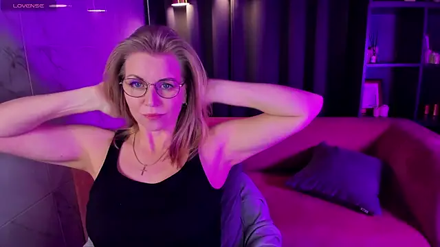Annie Light online show from March 2025 11:45:02 AM