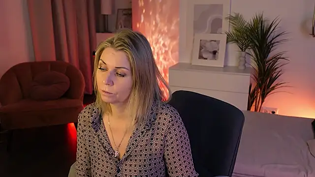 Annie Light online show from December 2025 06:06:01 AM