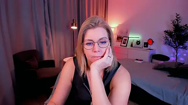 Annie Light online show from April 2026 06:49:02 AM