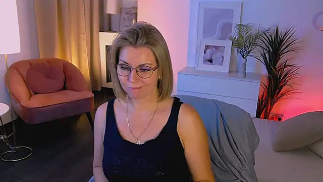 Annie Light online show from October 2025 05:52:01 AM