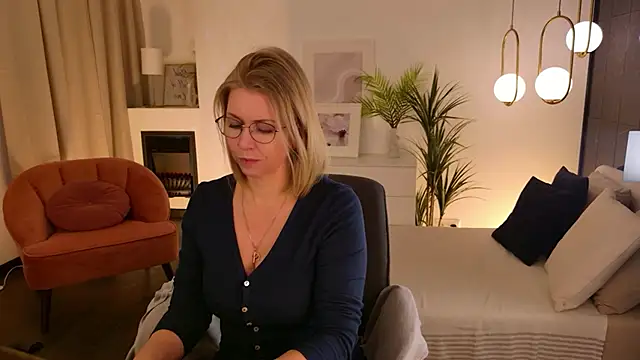 Annie Light online show from February 2026 12:35:01 PM