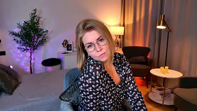 Annie Light online show from May 2026 06:53:01 AM
