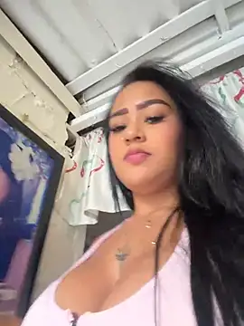 Luisa Fernandaa online show from April 2026 07:30:01 PM