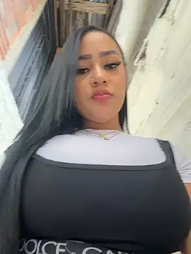 Luisa Fernandaa online show from May 2026 11:00:02 PM