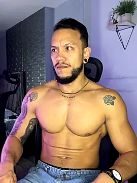 ARON TAYLER01 online show from November 2025 10:30:02 AM