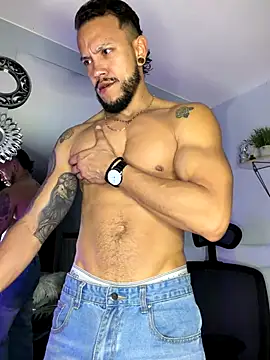 ARON TAYLER01 online show from December 2025 07:02:02 AM