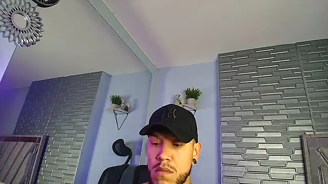 ARON TAYLER01 online show from February 2026 10:37:01 AM