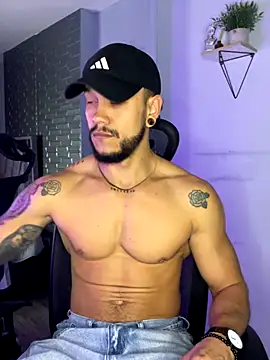 ARON TAYLER01 online show from November 2025 10:26:02 AM