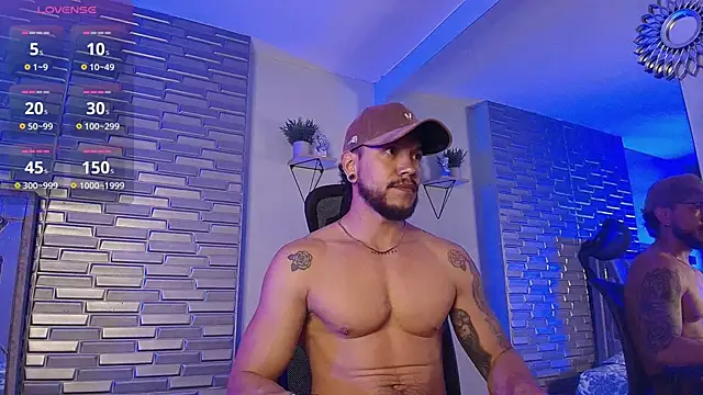 ARON TAYLER01 online show from April 2026 10:29:01 AM