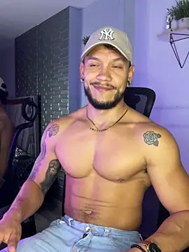 ARON TAYLER01 online show from September 2025 10:32:02 AM