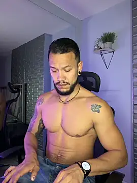 ARON TAYLER01 online show from December 2025 10:30:02 AM