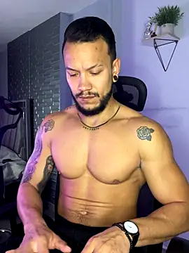 ARON TAYLER01 online show from November 2025 10:25:02 AM