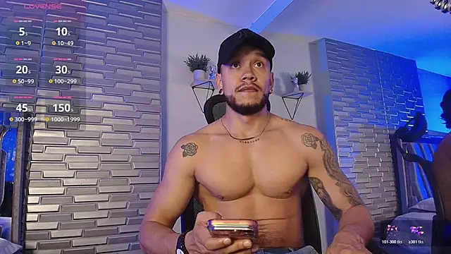 ARON TAYLER01 online show from May 2026 10:30:01 AM