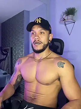 ARON TAYLER01 online show from October 2025 10:36:02 AM