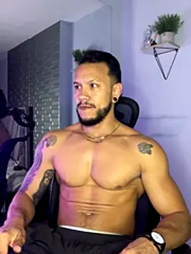 ARON TAYLER01 online show from November 2025 10:37:02 AM