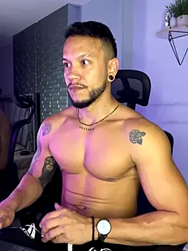 ARON TAYLER01 online show from September 2025 10:32:01 AM