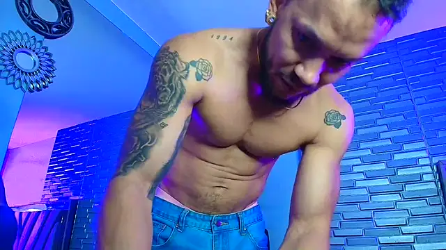 ARON TAYLER01 online show from February 2026 10:15:01 AM