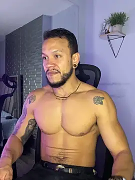 ARON TAYLER01 online show from October 2025 10:36:01 AM