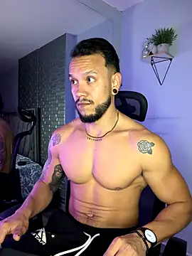 ARON TAYLER01 online show from December 2025 10:25:01 AM