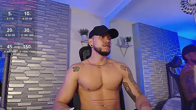 ARON TAYLER01 online show from May 2026 10:32:01 AM