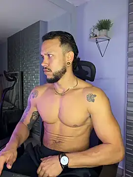 ARON TAYLER01 online show from December 2025 10:28:02 AM