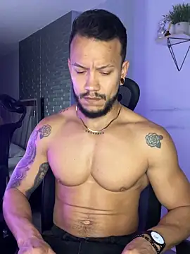 ARON TAYLER01 online show from November 2025 10:25:02 AM