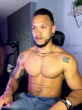 ARON TAYLER01 online show from October 2025 10:38:02 AM