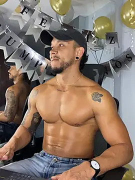 ARON TAYLER01 online show from February 2025 12:45:02 PM