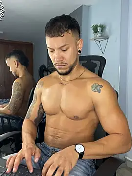 ARON TAYLER01 online show from March 2025 12:39:02 PM