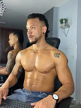 ARON TAYLER01 online show from March 2025 12:43:02 PM