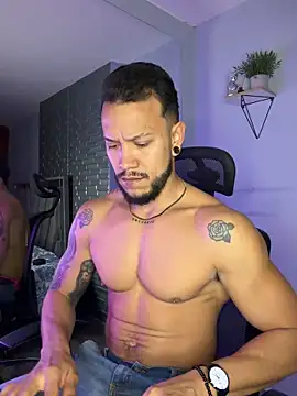 ARON TAYLER01 online show from December 2025 10:25:01 AM