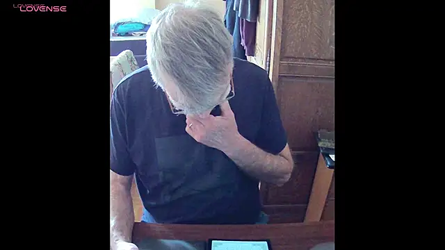 Snapshot of terrybare chatting on May 2026 02:38:02 PM terrybare online show from May 2026 02:38:02 PM