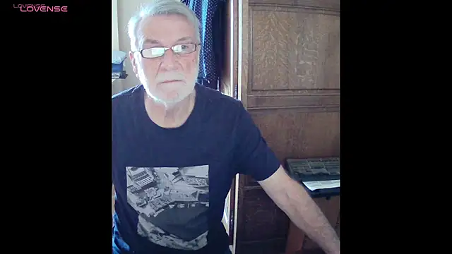 Snapshot of terrybare chatting on April 2026 09:27:01 AM terrybare online show from April 2026 09:27:01 AM
