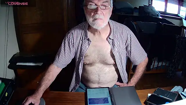 Snapshot of terrybare chatting on May 2026 02:34:01 PM terrybare online show from May 2026 02:34:01 PM