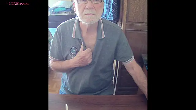 Snapshot of terrybare chatting on April 2026 01:15:02 PM terrybare online show from April 2026 01:15:02 PM