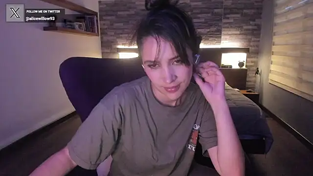 alicewilloww online show from October 2025 10:57:01 PM