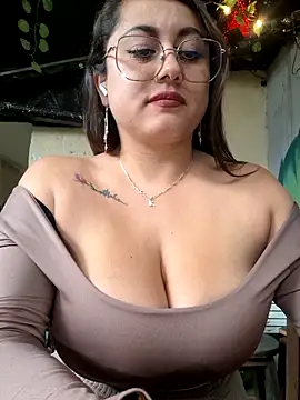 Snapshot of Oryk___ chatting on June 2026 08:25:02 PM Oryk online show from June 2026 08:25:02 PM