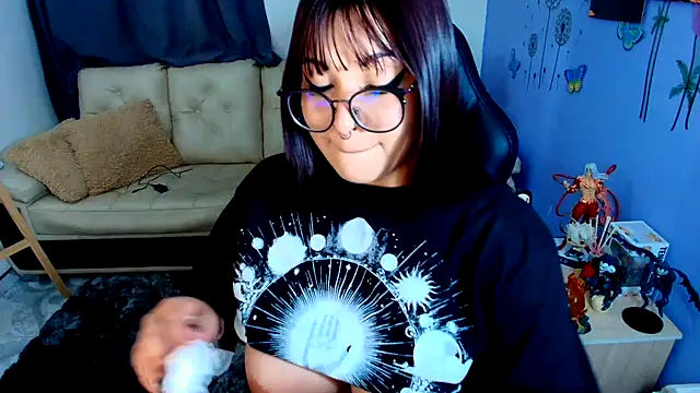 Snapshot of SweetIsabella_x chatting on May 2026 04:43:01 AM SweetIsabella x online show from May 2026 04:43:01 AM